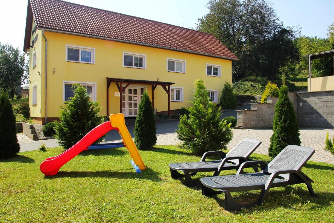 Cerny Kocour Apart Hotel Sarovy المظهر الخارجي الصورة