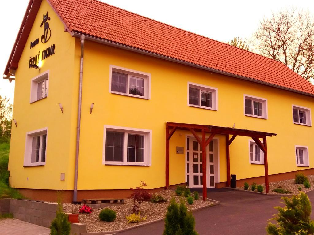 Cerny Kocour Apart Hotel Sarovy المظهر الخارجي الصورة